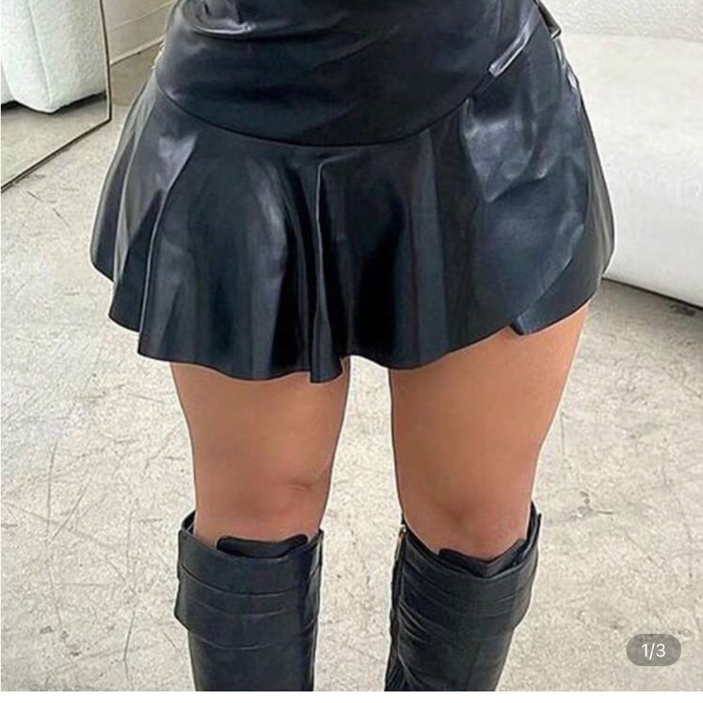 SHEIN Black Faux Leather Mini Skirt